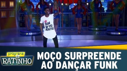 Moço surpreende ao dançar funk