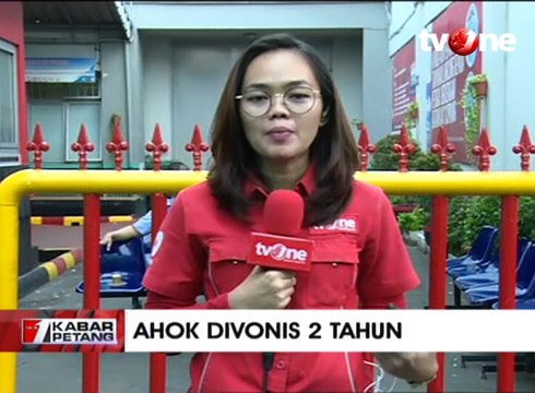 Massa Pendukung Ahok Unjuk Rasa Depan Rutan Cipinang