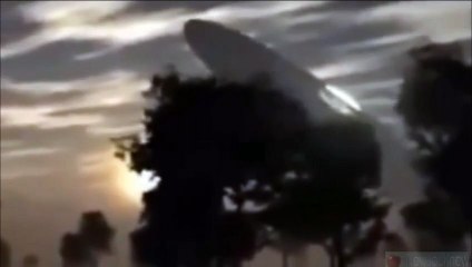マレーシア 巨大ufo UFO khổng lồ bí ẩn vụt qua bầu trời Malaysia  再投稿