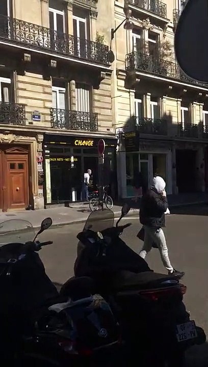 Les images du braquage d'une horlogerie de luxe près des Champs-Elysées