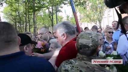 Напад ватної бабки на ветерана АТО.  І цим агресивним приматам я повинен поступатися місцем в транспорті?