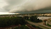 Vague de nuages énorme filmée par un Drone !