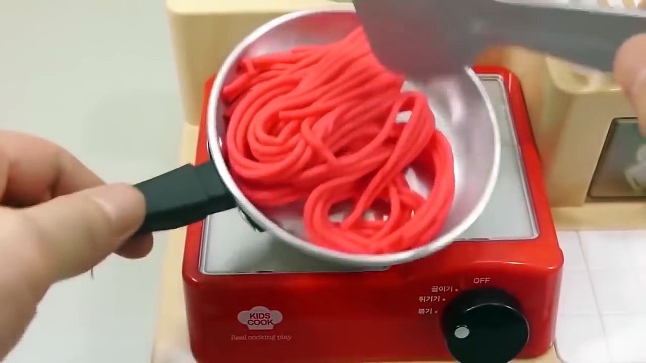 Play Doh Cooking Spaghetti Maker Ice Cream Toy Surprise Eggs Toys_14