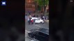 Un enfant piégé sous la voiture de qui pèse deux tonnes après un accident