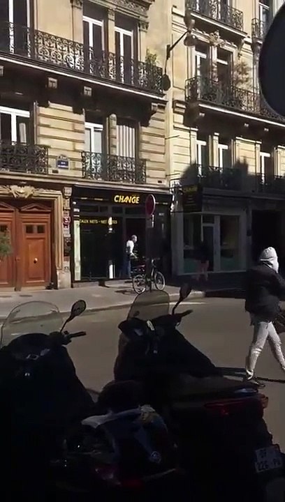 Impressionnant   un témoin filme la fuite du braqueur de l'horlogerie de luxe à Paris
