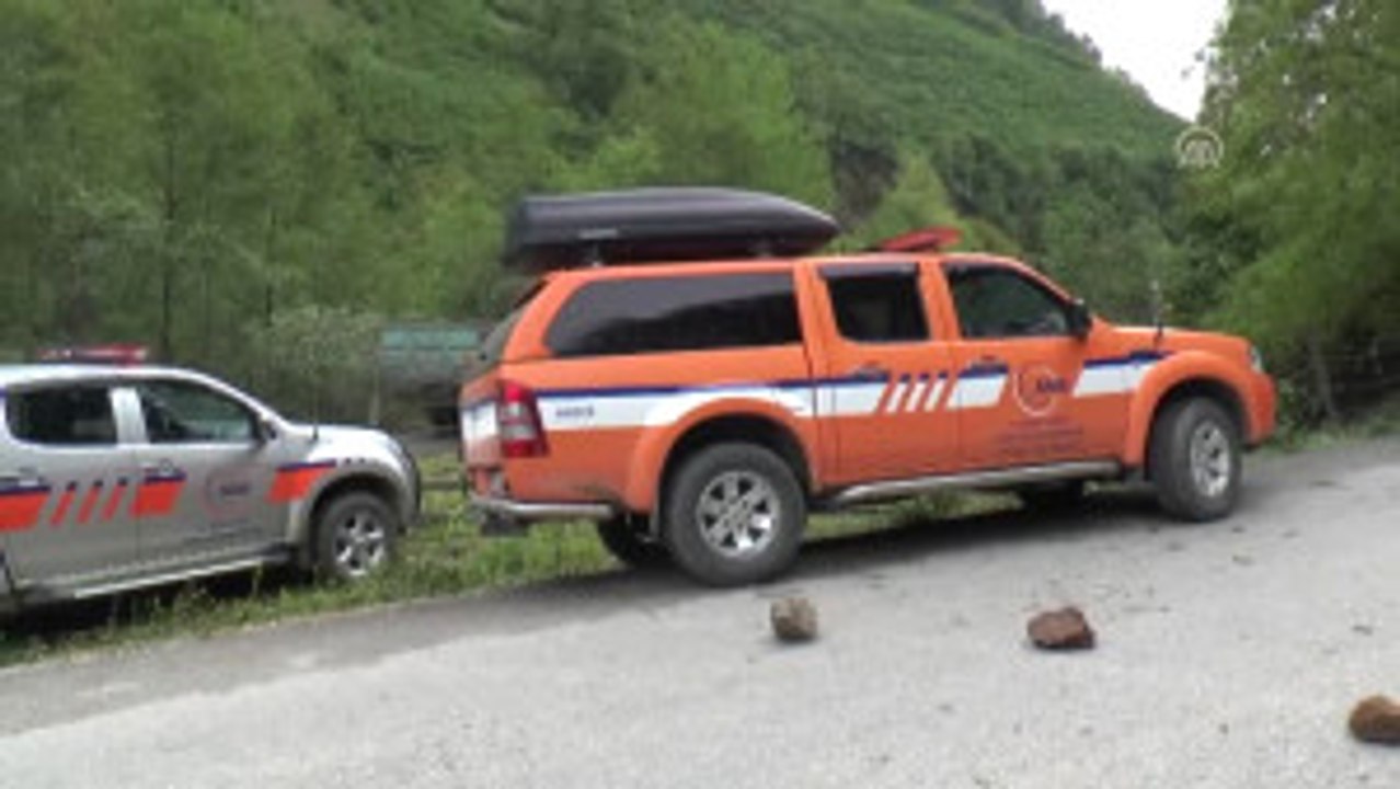 Sağanak ve Dolu Yağışı - Bazı Evler Ile Tarım Arazileri Zarar Gördü