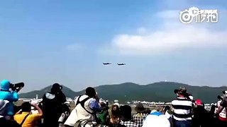 國產殲-20隱形戰鬥機珠海航展首秀