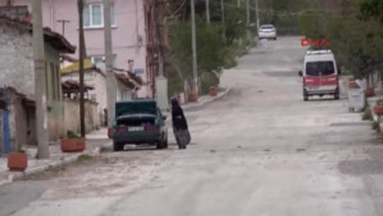 Eskişehir'de Fırtına Çatıları Uçurdu, Ağaçları Devirdi