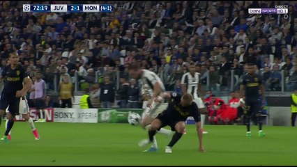 Le très vilain geste de Glik sur Higuain !