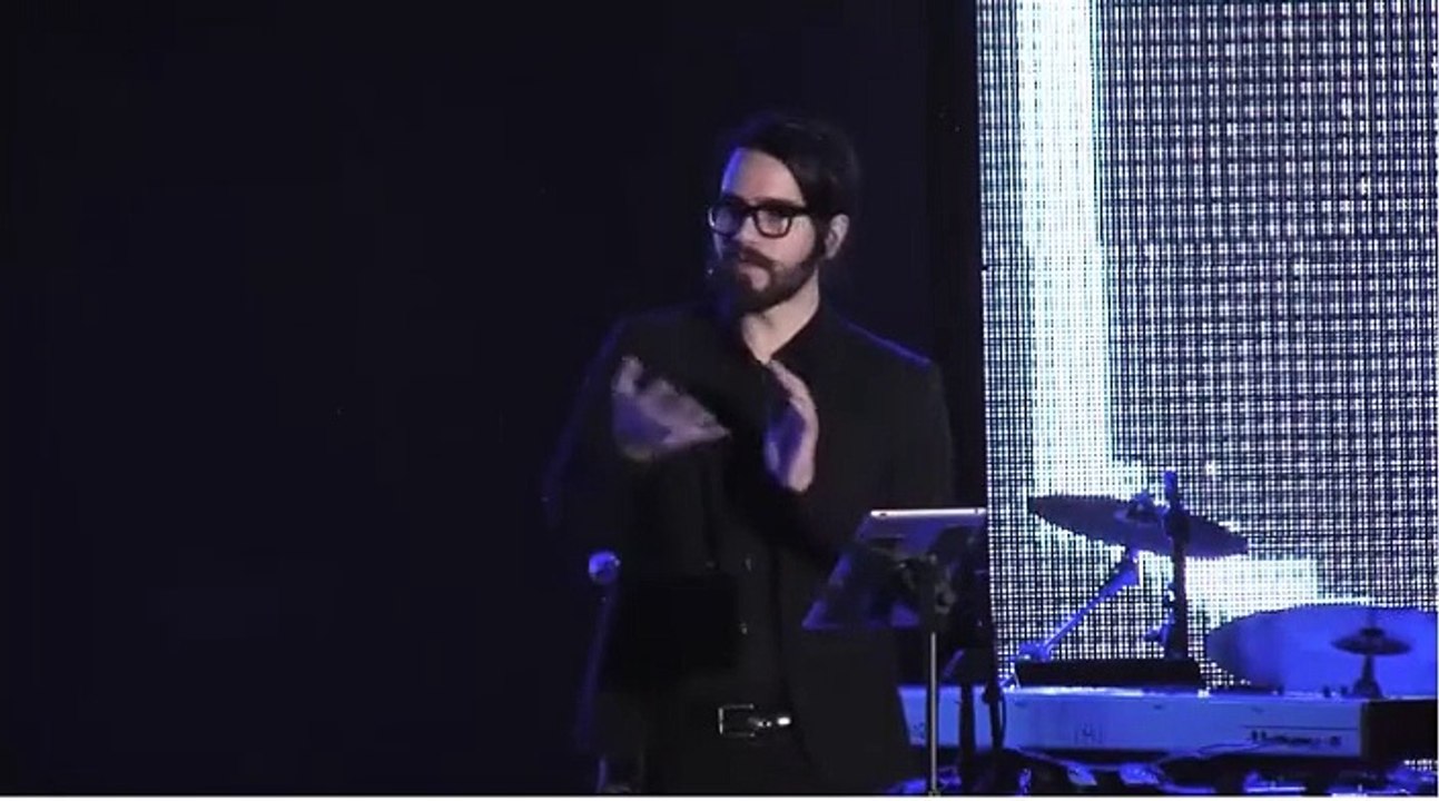 Yo quiero ver cómo Jesus Adrian Romero saca otros 3 videos para defender a su hijo de semejante herejía.