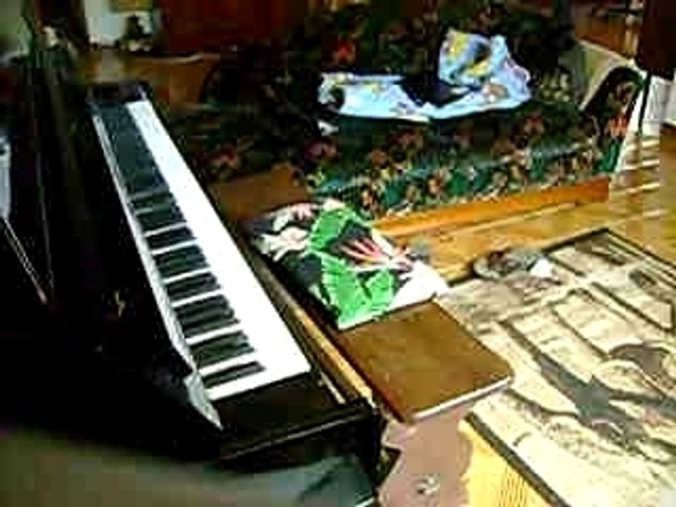Last Night au piano
