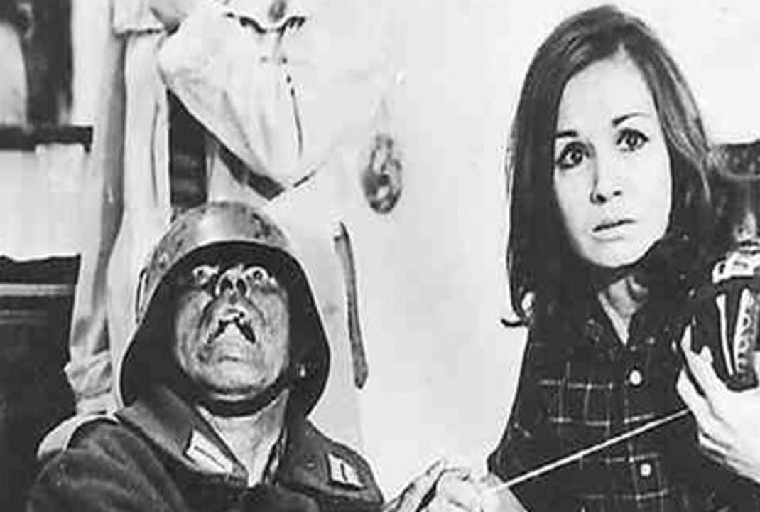 BLACK & WHITE -- MYRON __ ''' ΤΙ ΕΚΑΝΕΣ ΣΤΟΝ ΠΟΛΕΜΟ ΘΑΝΑΣΗ'''-- Σκηνοθέτης: ΚΑΤΣΟΥΡΙΔΗΣ ΝΤΙΝΟΣ  Ηθοποιοί: ΒΕΓΓΟΣ ΘΑΝΑΣΗΣ ΡΟΔΙΤΗ ΕΦΗ ΓΩΓΟΥ ΚΑΤΕΡΙΝΑ ΠΑΠΑΔΟΠΟΥΛΟΣ ΑΝΤΩΝΗΣ...