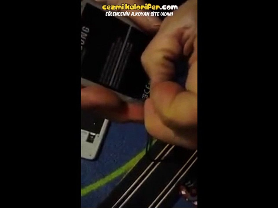 Karadenizli Sherlock Holmes'un Samsung Pataryasında Dinleme Cihazı Diye NFC Antenini Sökmesi