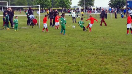 Vainqueur du tournoi à Saulnieres 1 grand merci au STAFF ainsi qu'à l'entraineur HUSSEIN de nos petits rouges pour sa patience et son efficacité. les resultats sont la BRAVO!!!! nous remercions l'ESMP pour l'aide à l'achat des blousons du club