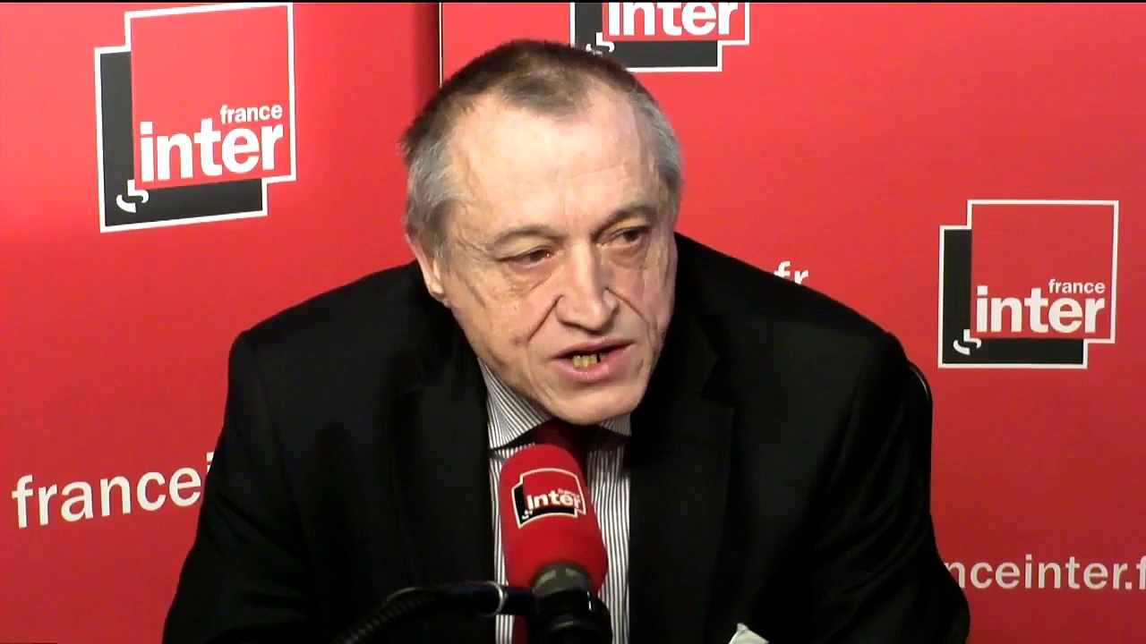 Paul-Marie Coûteaux : "Marine Le Pen garde ce positionnement ni droite ni gauche qui à mon avis lui fait perdre des voix."