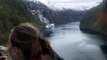 Des milliers de tonnes de rochers se décrochent de la montagne et chute dans le Fjord