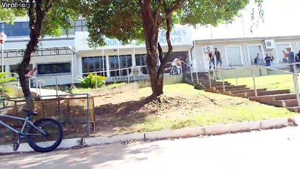 Ce rider se mange le béton... mais vraiment!