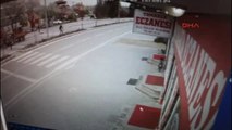 Kayseri Otomobil, Hastane Önünde Duran Traktöre Çarptı: 3 Yaralı