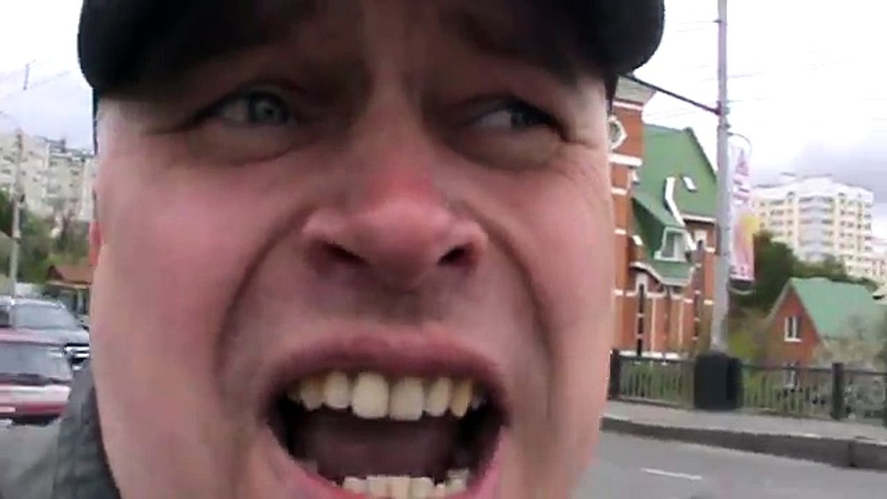 Мужик идёт