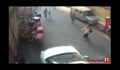 Küçük çocuk 3. kattan böyle düştü