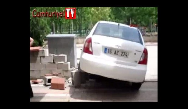 Site bahçesinde oynayan 5 yaşındaki çocuğu otomobil ezdi