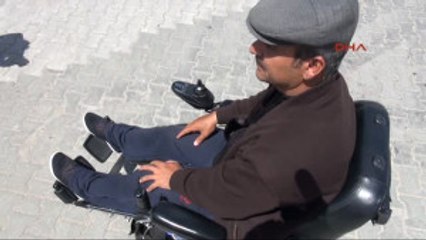 Van'da Engellinin Alınan Akülü Aracı Iade Edildi