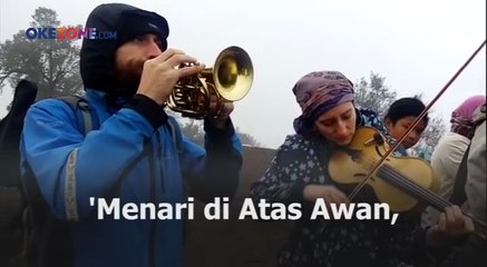 Puluhan Seniman Peringati Hari Tari Sedunia di Puncak B-29