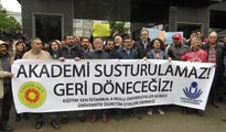 Marmara Üniversitesi'nde ihraç edilen akademisyene destek eylemi