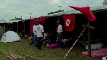 Brésil: les sympathisants de Lula campent avant son audition