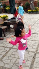 Thuỷ Tiên và Lam nhảy ở Nha Trang