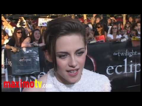 KRISTEN STEWART Interview at ECLIPSE Premiere Arrivals