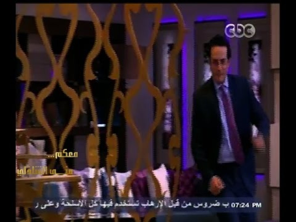 #معكم_منى_الشاذلي | شاهد…محمد عبد الرحمن يدخل إستديو " سي بي سي " بشكل كوميدي مع منى الشاذلي