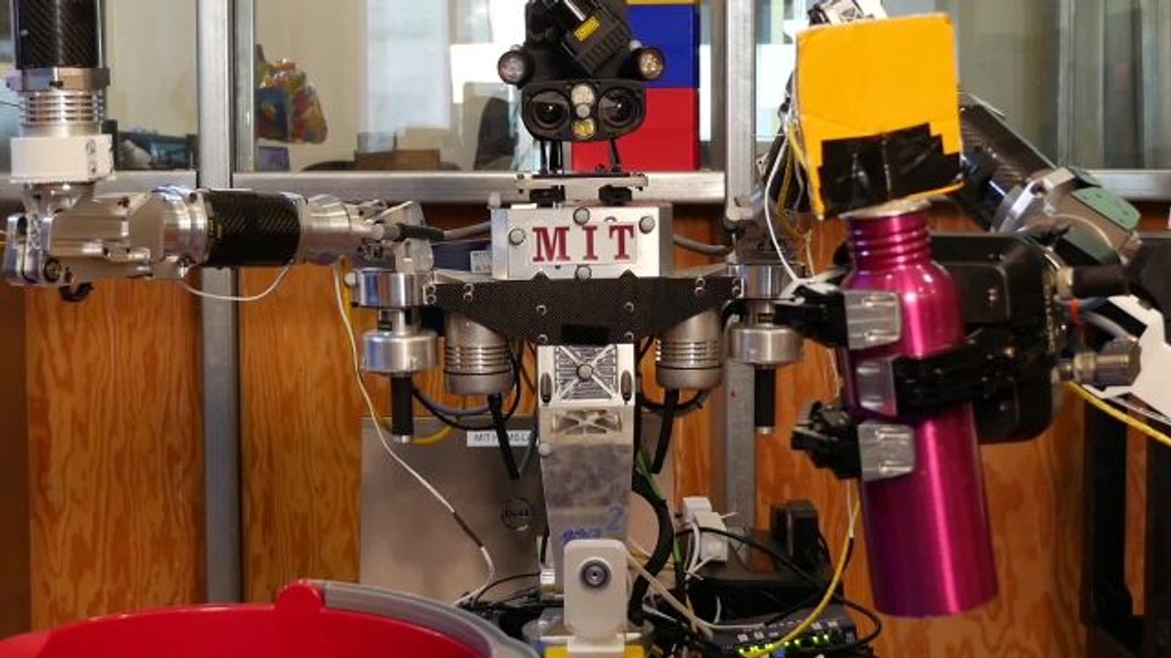 Watch the Little Robot That Taught the Big Robot Something New