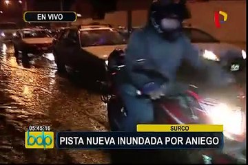 Surco: congestión vehicular por aniego en avenida Juan Pablo