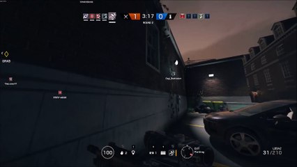 Tom Clancy's Rainbow Six: Crosshair turns red through barricaded window