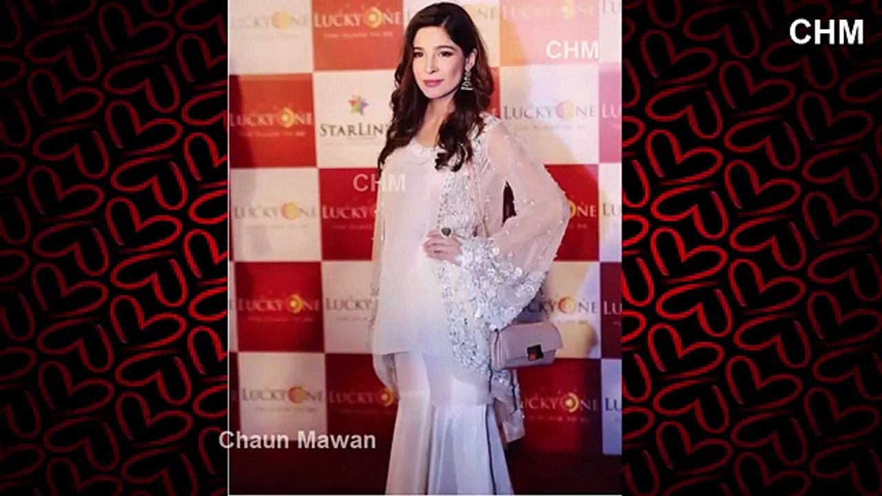 Ayesha Omer Looking So Beautiful in White Dress