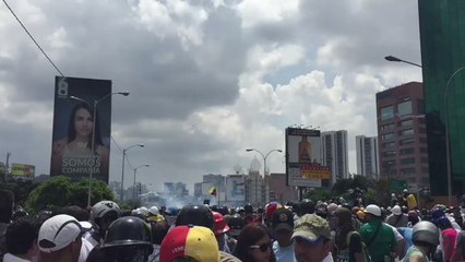 Protesters Fill Francisco Fajardo Highway in Caracas