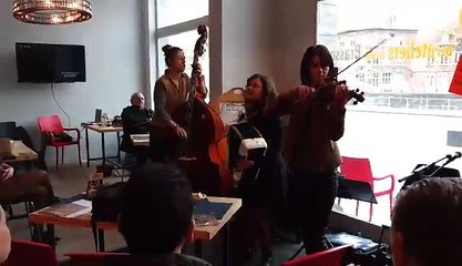 Un petit air d'accordéon: cette fois, ambiance girly ethnique...