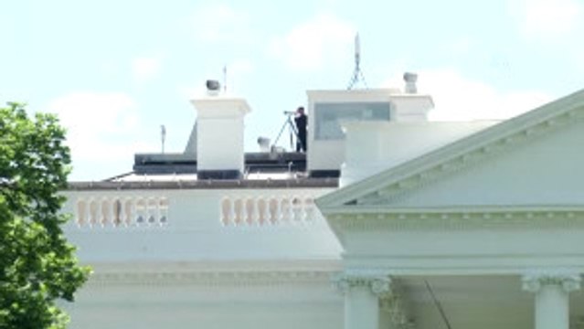 ABD Başkanı Trump'ın Fbı Direktörü Comey'i Görevden Alması, Beyaz Saray Önünde Protesto Edildi