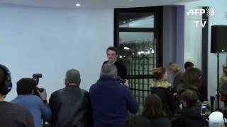 Candidates shake hands as Fillon wins French right-wing  4c7i0