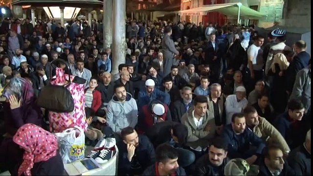Bakan Fikri Işık Berat Kandilini Eyüp Sultan'da Geçirdi