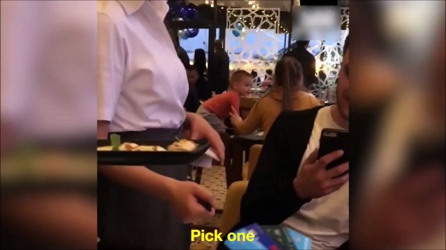 Quand c'est la serveuse qui doit choisir au hasard la carte bancaire d'un des clients pour tout payer.. ahaha