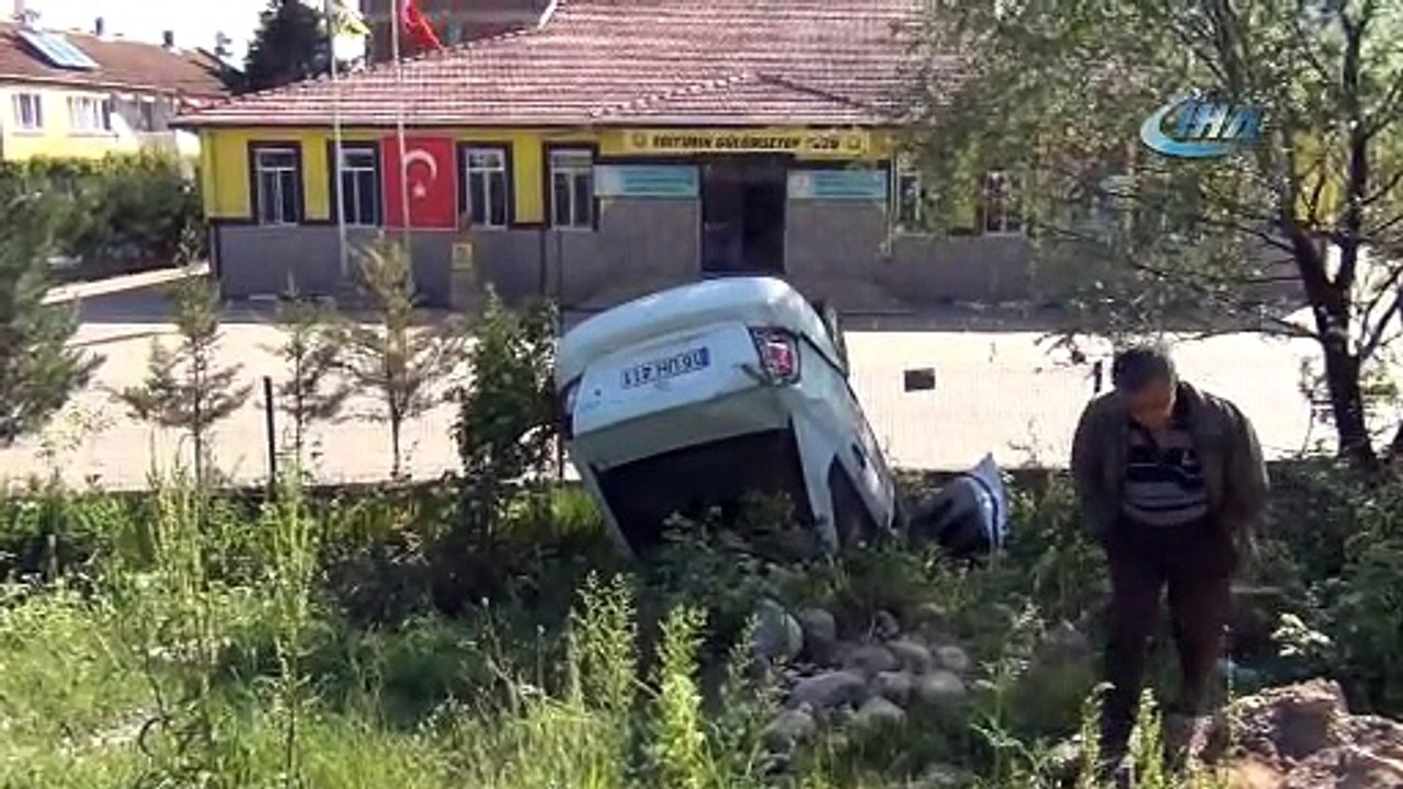 Okul müdürü okul önünde kaza yaptı: 2 yaralı