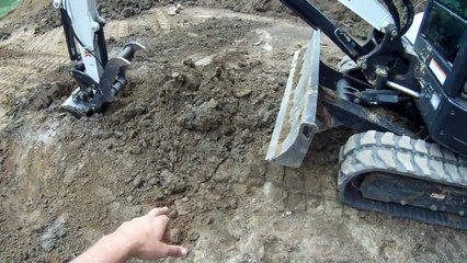 Toprakta Bir Gariplik Olduğunu Gören Arkadaşlar Hemen Kayda Başladılar Ve..