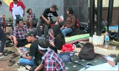 Demi Ahok, Para Warga Rela Menginap di Mako Brimob