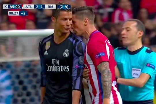 Cristiano Ronaldo vs Fernando Torres Fight! - Atletico Madrid 2-1 Real Madrid - 11.05.2017