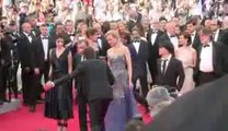 Stars pour onto Cannes red carpet f34213