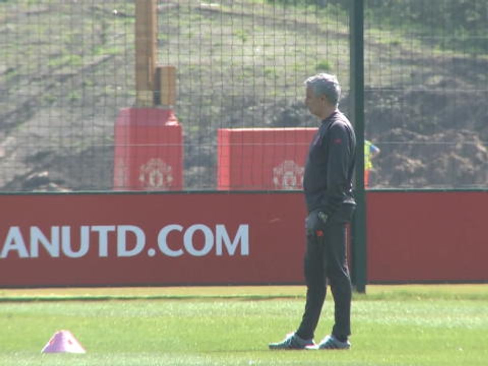 Man United in 'impossible' situation - Mourinho