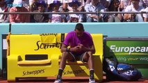 Nick Kyrgios appelle sa copine juste avant un match