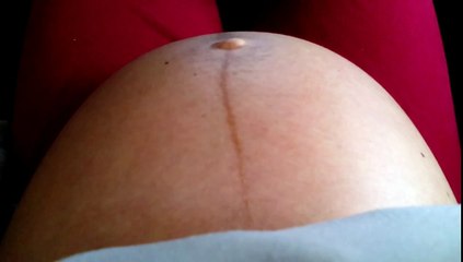 Bebê a mexer dentro da barriga da mãe! Baby moving inside the womb!